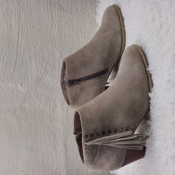 Vionic Faros Tan Suede Leather Fringed Upper Almond Toe Side Zip Ankle Bootie - Picture 4 of 16